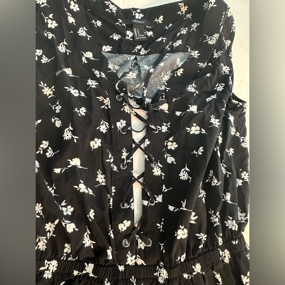 Forever 21 Romper Lace Up Front Black w/White Flowers Size Small Fairy Goth - Picture 8 of 8